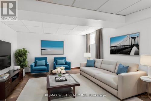 115 Torrens Avenue, Toronto (East York), ON - Indoor Photo Showing Living Room