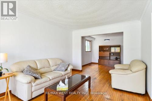 115 Torrens Avenue, Toronto (East York), ON - Indoor Photo Showing Living Room