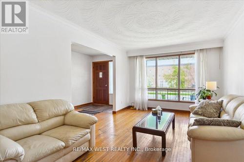 115 Torrens Avenue, Toronto (East York), ON - Indoor Photo Showing Living Room