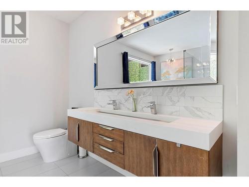 3567 Mckinley Beach Drive, Kelowna, BC - Indoor Photo Showing Bathroom