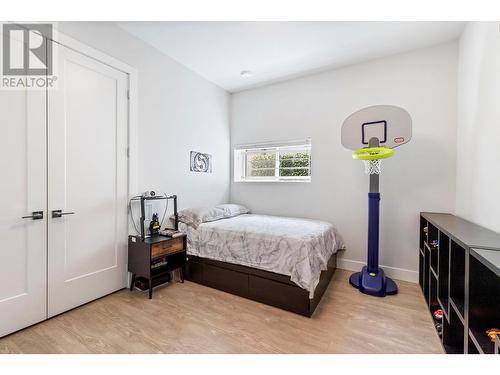 3567 Mckinley Beach Drive, Kelowna, BC - Indoor Photo Showing Bedroom