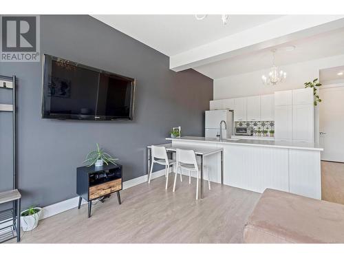 3567 Mckinley Beach Drive, Kelowna, BC - Indoor Photo Showing Kitchen