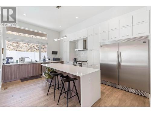 3567 Mckinley Beach Drive, Kelowna, BC - Indoor Photo Showing Kitchen