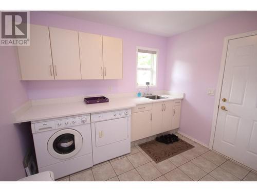 957 Morningstar Road, Oliver, BC - Indoor Photo Showing Laundry Room