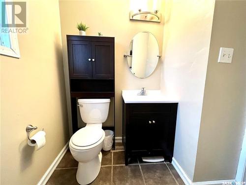 132 2Nd Avenue Se, Swift Current, SK - Indoor Photo Showing Bathroom