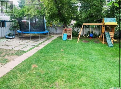 132 2Nd Avenue Se, Swift Current, SK - Outdoor With Backyard