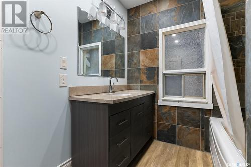 2028 Elphinstone Street, Regina, SK - Indoor Photo Showing Bathroom