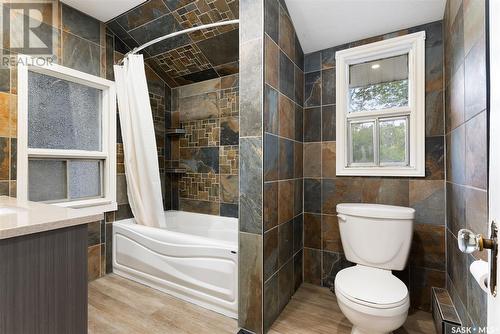 2028 Elphinstone Street, Regina, SK - Indoor Photo Showing Bathroom