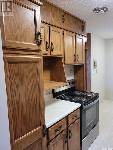 401 4545 Rae Street, Regina, SK - Indoor Photo Showing Kitchen