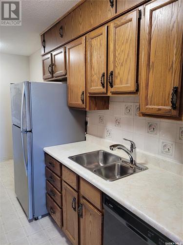 401 4545 Rae Street, Regina, SK - Indoor Photo Showing Kitchen With Double Sink