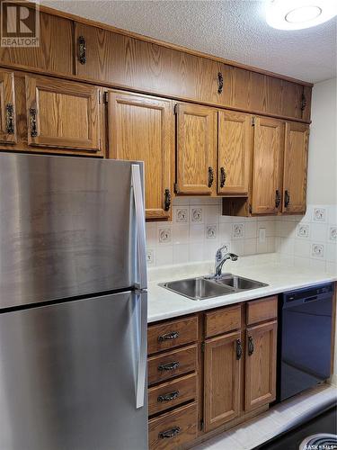 401 4545 Rae Street, Regina, SK - Indoor Photo Showing Kitchen With Double Sink