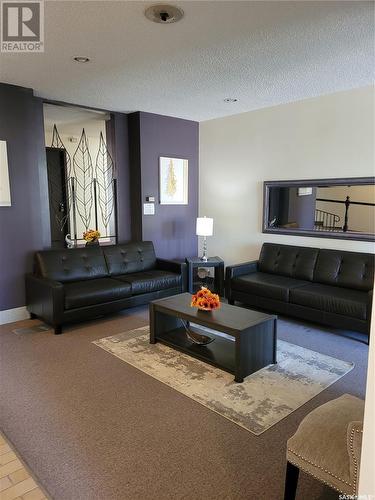 401 4545 Rae Street, Regina, SK - Indoor Photo Showing Living Room