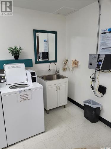 401 4545 Rae Street, Regina, SK - Indoor Photo Showing Laundry Room