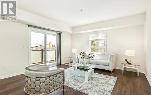 204 - 70 Baycliffe Crescent, Brampton (Northwest Brampton), ON - Indoor Photo Showing Living Room