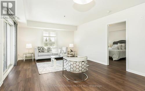 204 - 70 Baycliffe Crescent, Brampton (Northwest Brampton), ON - Indoor Photo Showing Living Room