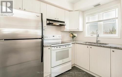 204 - 70 Baycliffe Crescent, Brampton (Northwest Brampton), ON - Indoor Photo Showing Kitchen