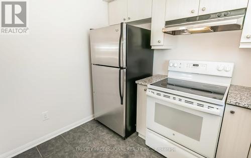 204 - 70 Baycliffe Crescent, Brampton (Northwest Brampton), ON - Indoor Photo Showing Kitchen