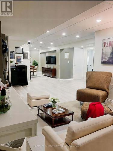 93 Creanona Boulevard, Hamilton (Winona Park), ON - Indoor Photo Showing Living Room