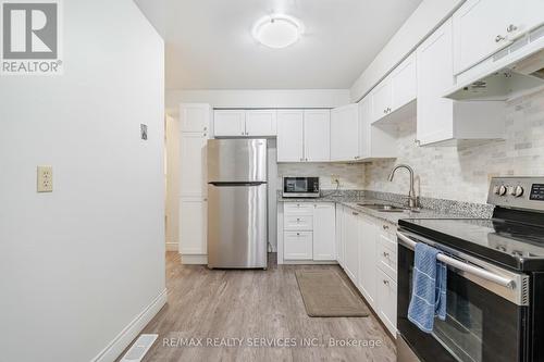 28 - 1675 Upper Gage Avenue, Hamilton, ON - Indoor Photo Showing Kitchen With Upgraded Kitchen