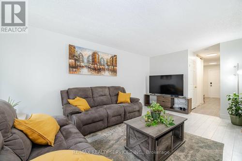 28 - 1675 Upper Gage Avenue, Hamilton, ON - Indoor Photo Showing Living Room