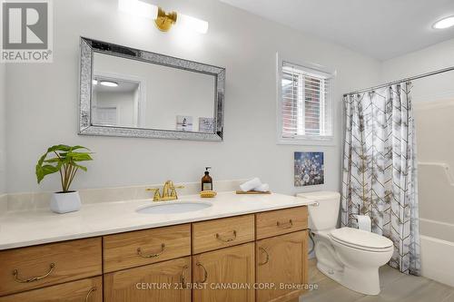 61 South Carriage Road, London, ON - Indoor Photo Showing Bathroom