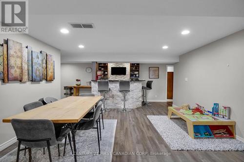 61 South Carriage Road, London, ON - Indoor Photo Showing Dining Room