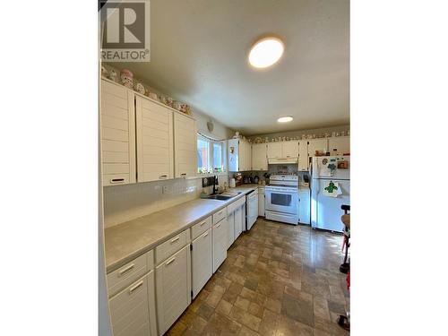 3791 Shane Crescent, Prince George, BC - Indoor Photo Showing Kitchen With Double Sink