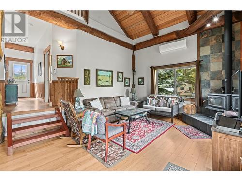 43 Puckett Road, Cherryville, BC - Indoor Photo Showing Living Room