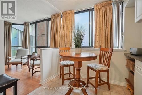 702 - 1230 Marlborough Court, Oakville, ON - Indoor Photo Showing Dining Room