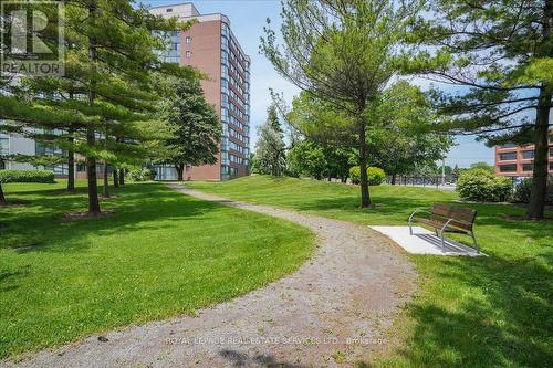 702 - 1230 Marlborough Court, Oakville (College Park), ON - Outdoor