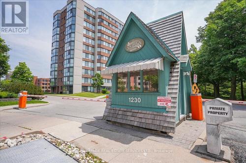 702 - 1230 Marlborough Court, Oakville, ON - Outdoor With Facade