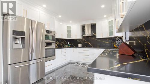 455 Rutherford Road N, Brampton (Madoc), ON - Indoor Photo Showing Kitchen With Upgraded Kitchen