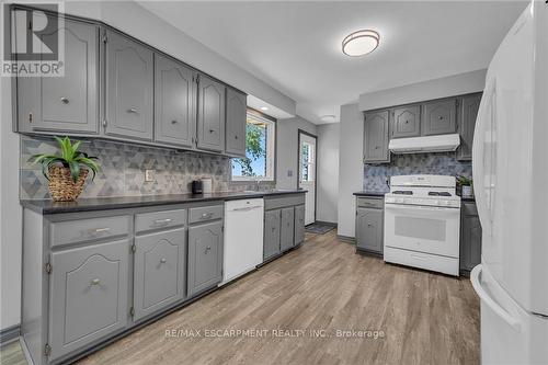 2013 #24 Highway E, Norfolk, ON - Indoor Photo Showing Kitchen