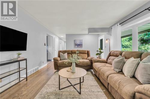 2013 #24 Highway E, Norfolk, ON - Indoor Photo Showing Living Room