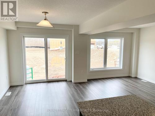 40 Faith Street, Cambridge, ON - Indoor Photo Showing Other Room