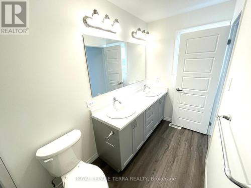 40 Faith Street, Cambridge, ON - Indoor Photo Showing Bathroom