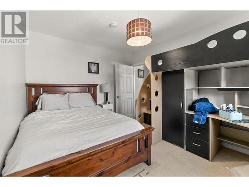 525 Leathead Road, Kelowna, BC - Indoor Photo Showing Bedroom