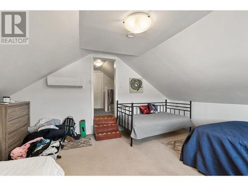 525 Leathead Road, Kelowna, BC - Indoor Photo Showing Bedroom