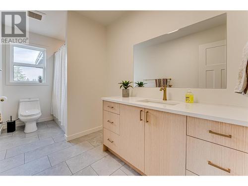 7859 Boulter Road, Vernon, BC - Indoor Photo Showing Bathroom