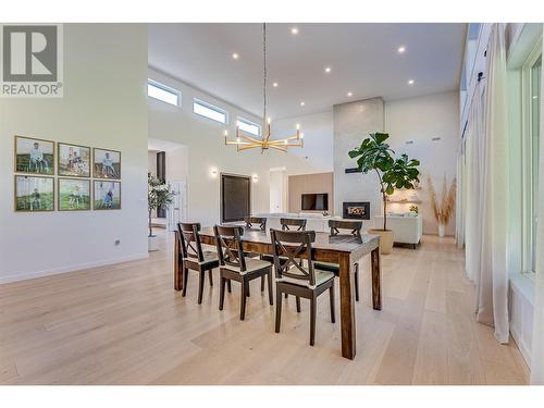 7859 Boulter Road, Vernon, BC - Indoor Photo Showing Dining Room