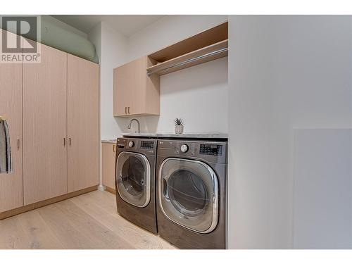 7859 Boulter Road, Vernon, BC - Indoor Photo Showing Laundry Room