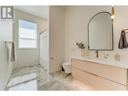 7859 Boulter Road, Vernon, BC - Indoor Photo Showing Bathroom