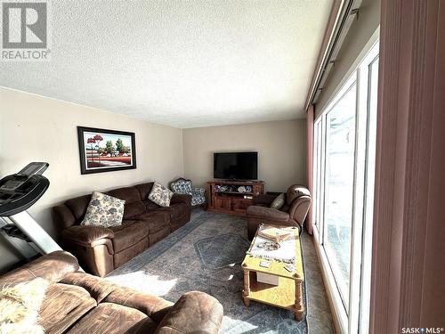 Serhan South Dehy, Hudson Bay Rm No. 394, SK - Indoor Photo Showing Living Room