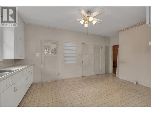 1754 Ethel Street, Kelowna, BC - Indoor Photo Showing Kitchen