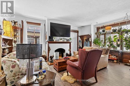 32 Talbot Street S, Norfolk (Simcoe), ON - Indoor Photo Showing Living Room