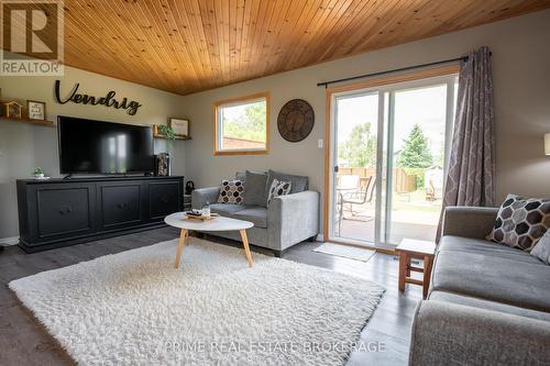 146 Simcoe Street, South Huron (Exeter), ON - Indoor Photo Showing Living Room