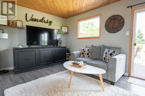 146 Simcoe Street, South Huron (Exeter), ON - Indoor Photo Showing Living Room