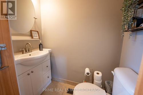 146 Simcoe Street, South Huron (Exeter), ON - Indoor Photo Showing Bathroom