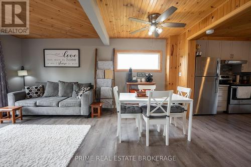 146 Simcoe Street, South Huron (Exeter), ON - Indoor Photo Showing Living Room