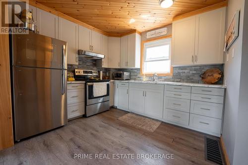 146 Simcoe Street, South Huron (Exeter), ON - Indoor Photo Showing Kitchen